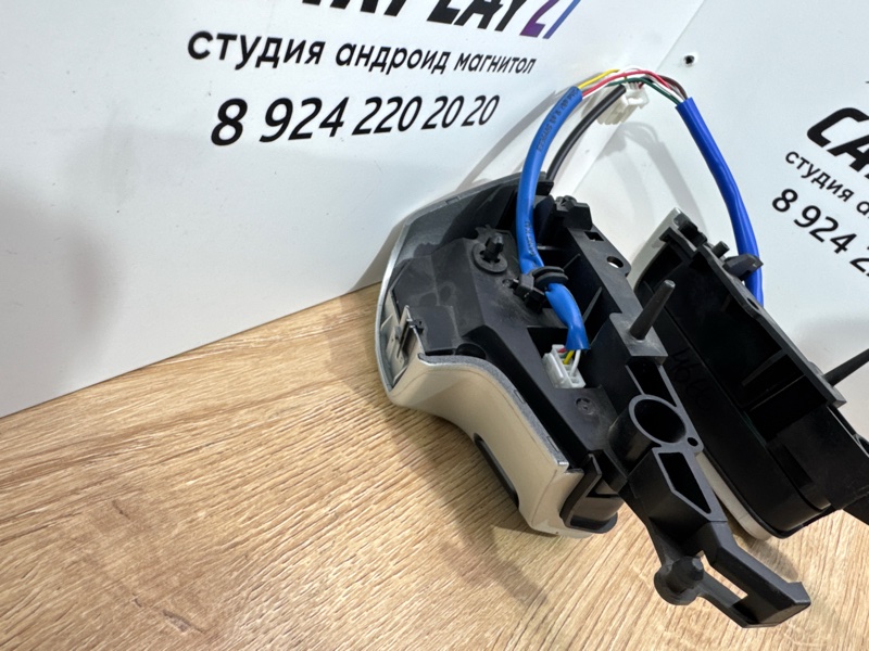 Кнопки руля Toyota Land Cruiser 200